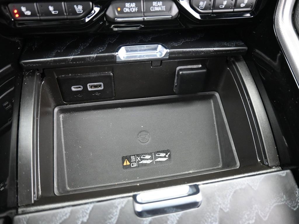 Used 2022 GMC Yukon Denali w/ Max Trailering Package image 18