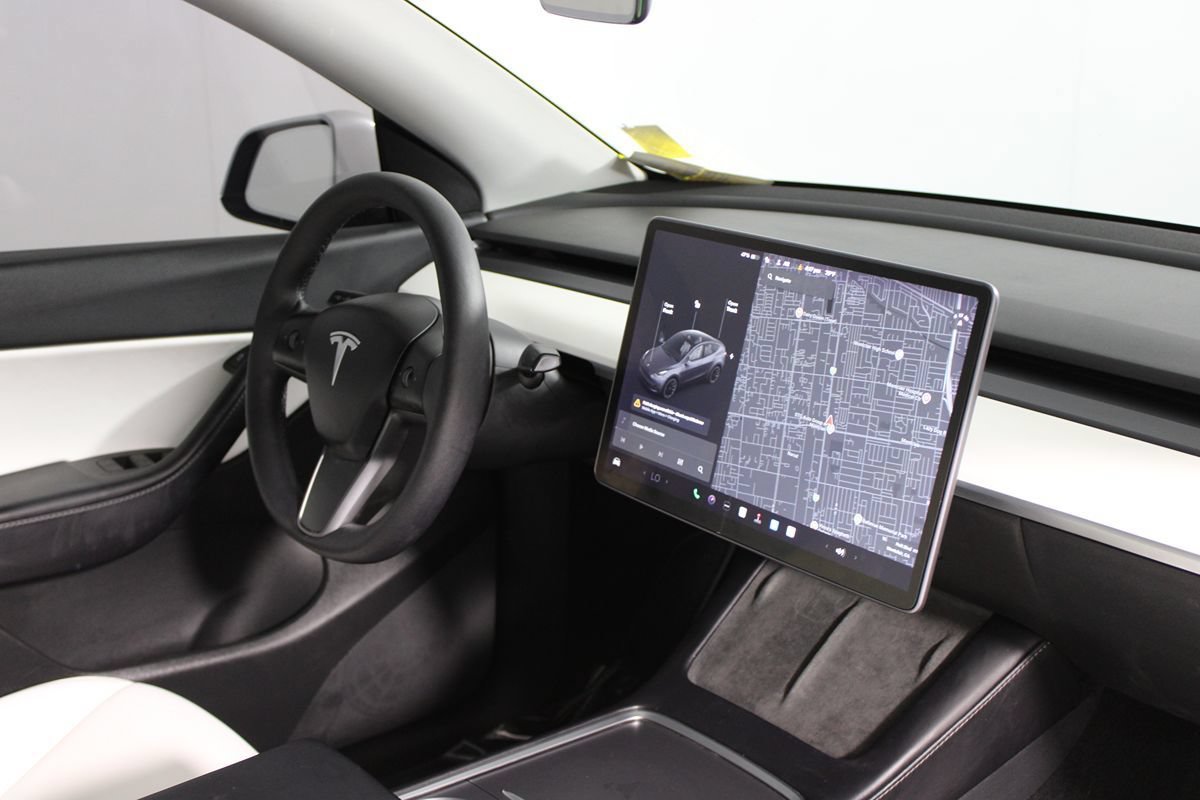 Used 2022 Tesla Model Y Long Range AWD/4WD image 12