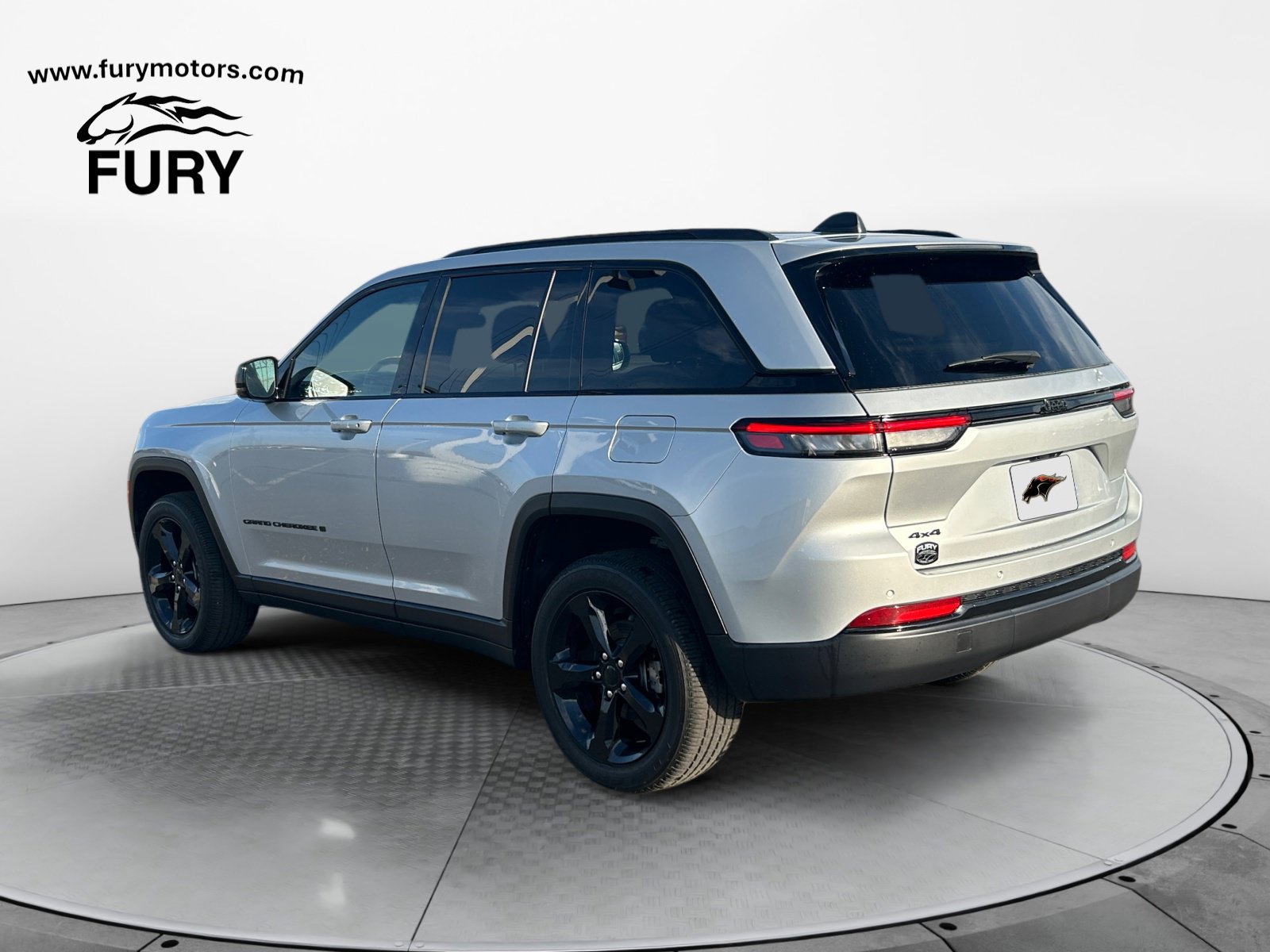 Used 2025 Jeep Grand Cherokee Altitude AWD/4WD image 6