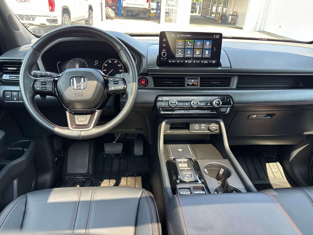 Used 2025 Honda Pilot TrailSport image 10