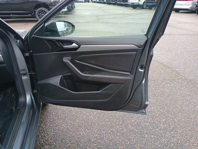 Used 2019 Volkswagen Jetta R-Line image 12