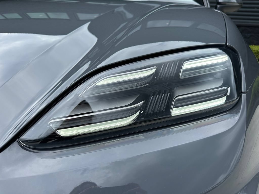 Used 2026 Porsche Macan Electric RWD image 13