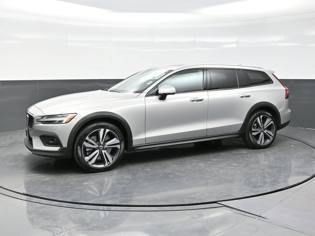 Used 2025 Volvo V60 B5 Cross Country Plus AWD/4WD image 3