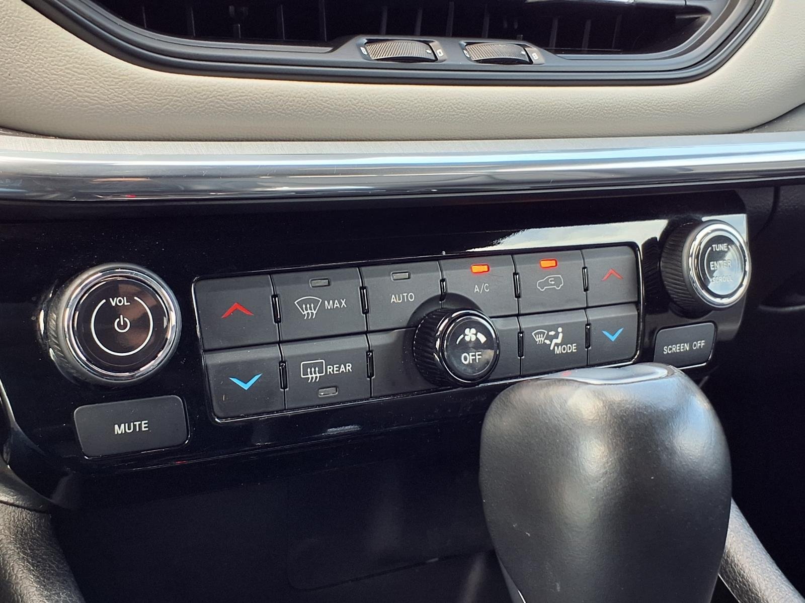 Certified 2024 Jeep Compass Limited AWD/4WD image 12