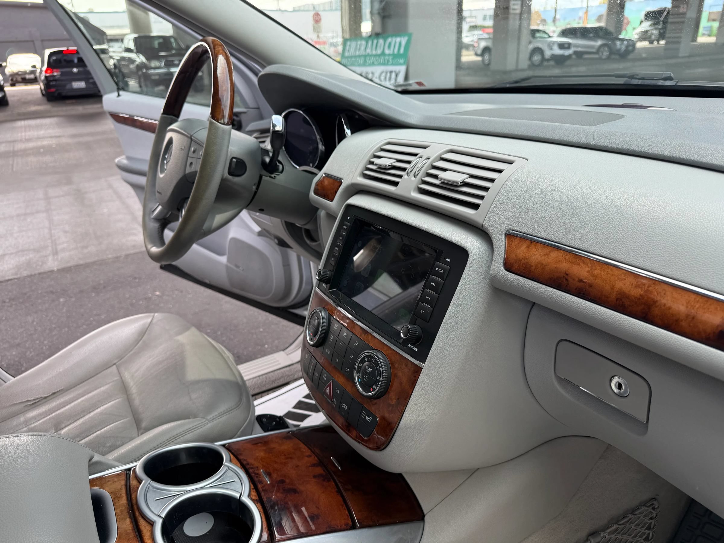 Used 2006 Mercedes-Benz R 500 4MATIC image 25