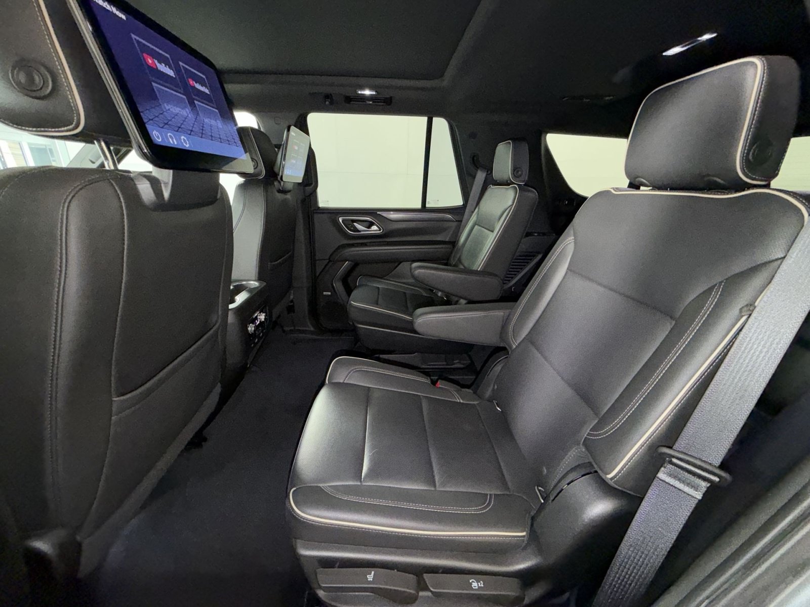 Used 2022 GMC Yukon SLT w/ SLT Premium Package AWD/4WD image 25