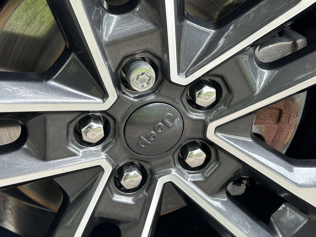Used 2023 Jeep Grand Cherokee L Overland RWD image 37