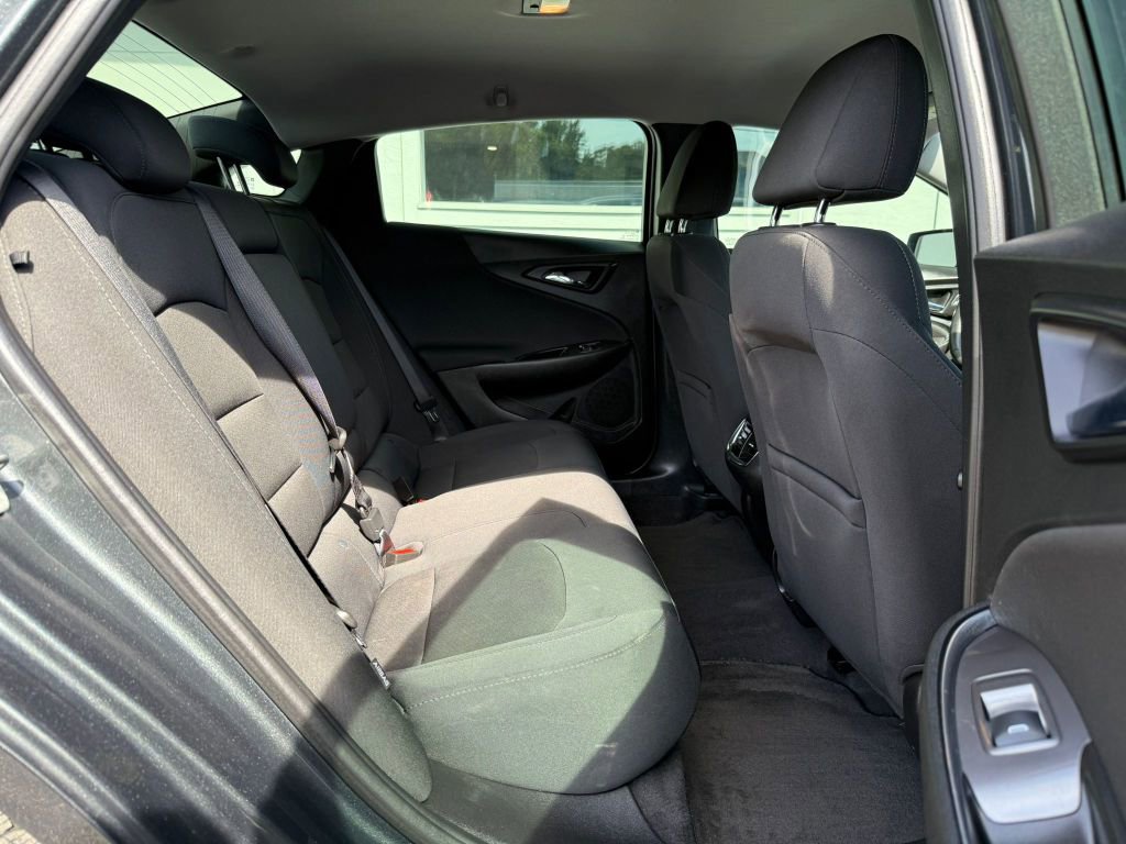 Used 2017 Chevrolet Malibu LT image 19