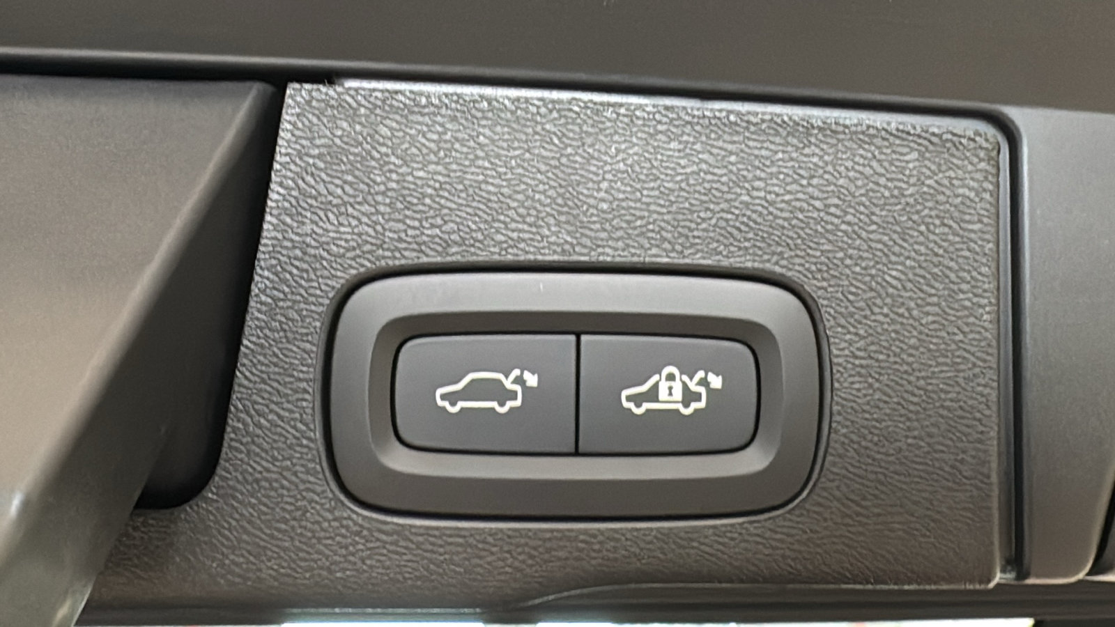New 2027 Volvo XC60 B5 Plus AWD/4WD image 30