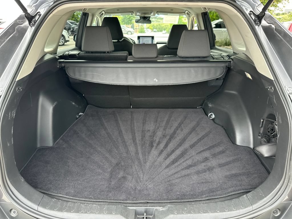 Used 2025 Toyota RAV4 XLE FWD image 39