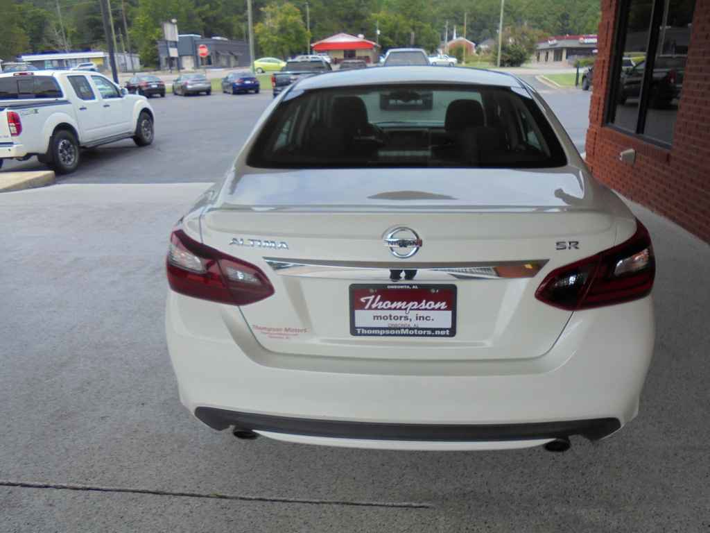 Used 2017 Nissan Altima 2.5 SR FWD image 4