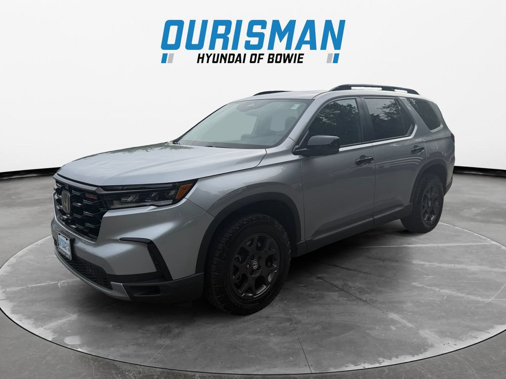 Used 2025 Honda Pilot TrailSport image 2