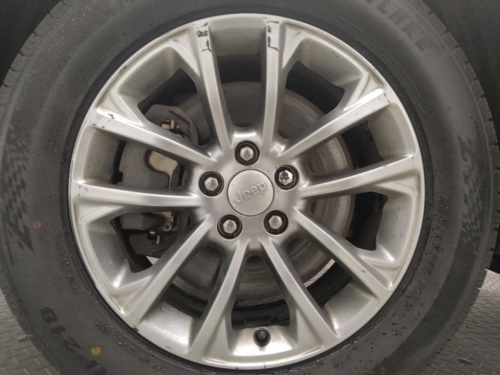 Used 2019 Jeep Cherokee Latitude Plus w/ Cold Weather Group image 31