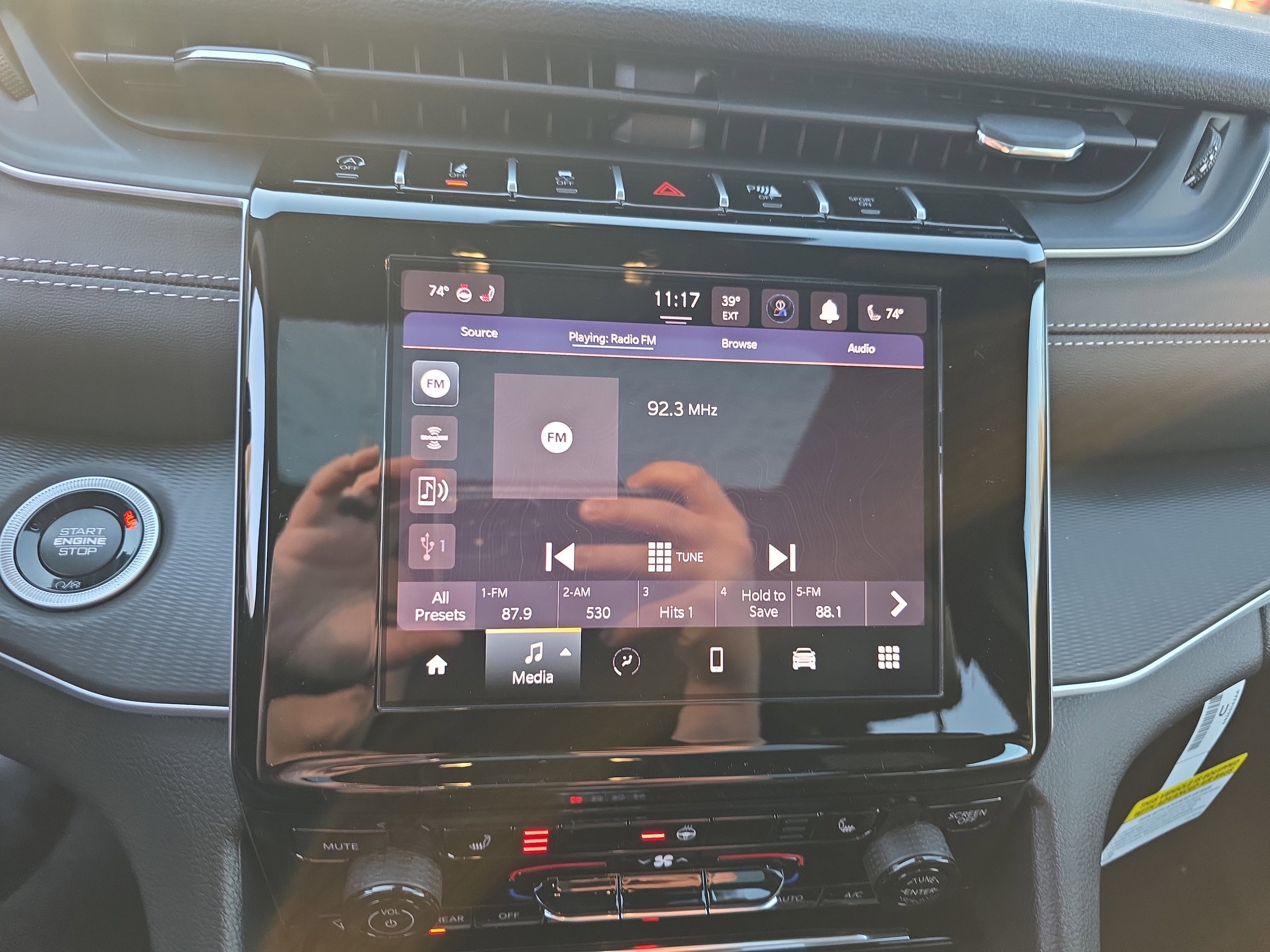 New 2025 Jeep Grand Cherokee Altitude image 5