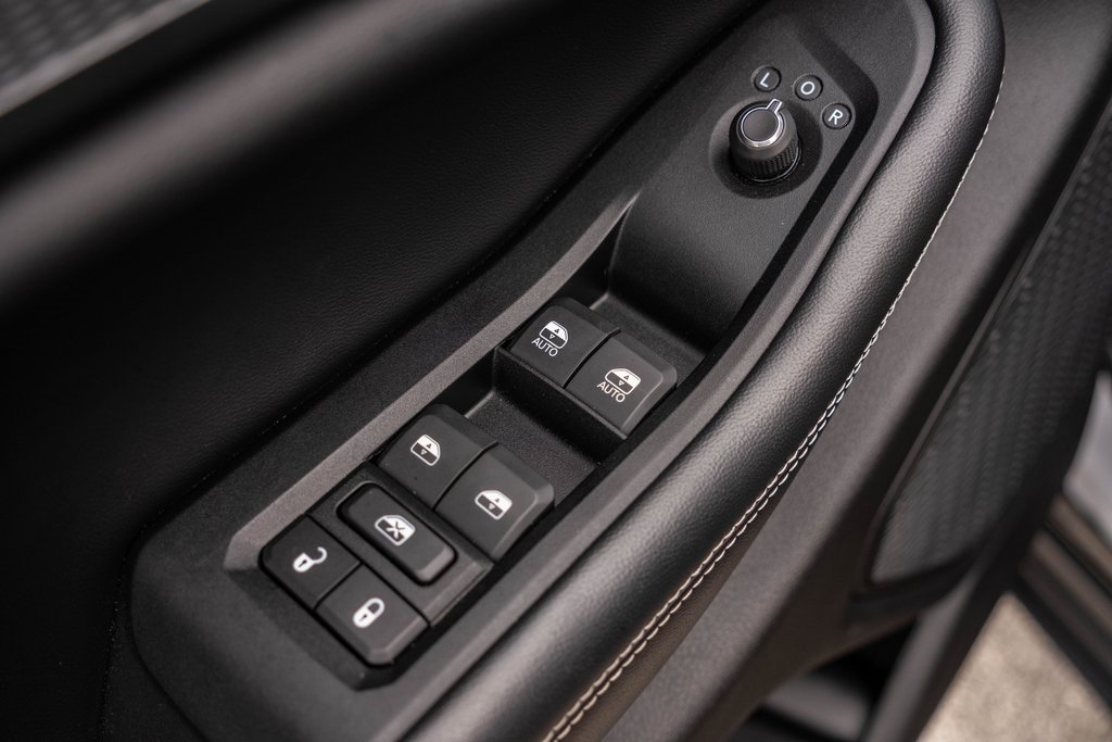 Used 2023 Jeep Grand Cherokee Altitude image 11