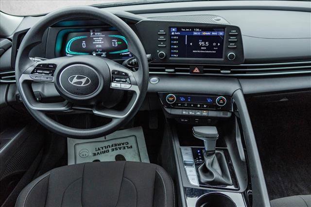 Certified 2025 Hyundai Elantra Blue image 23