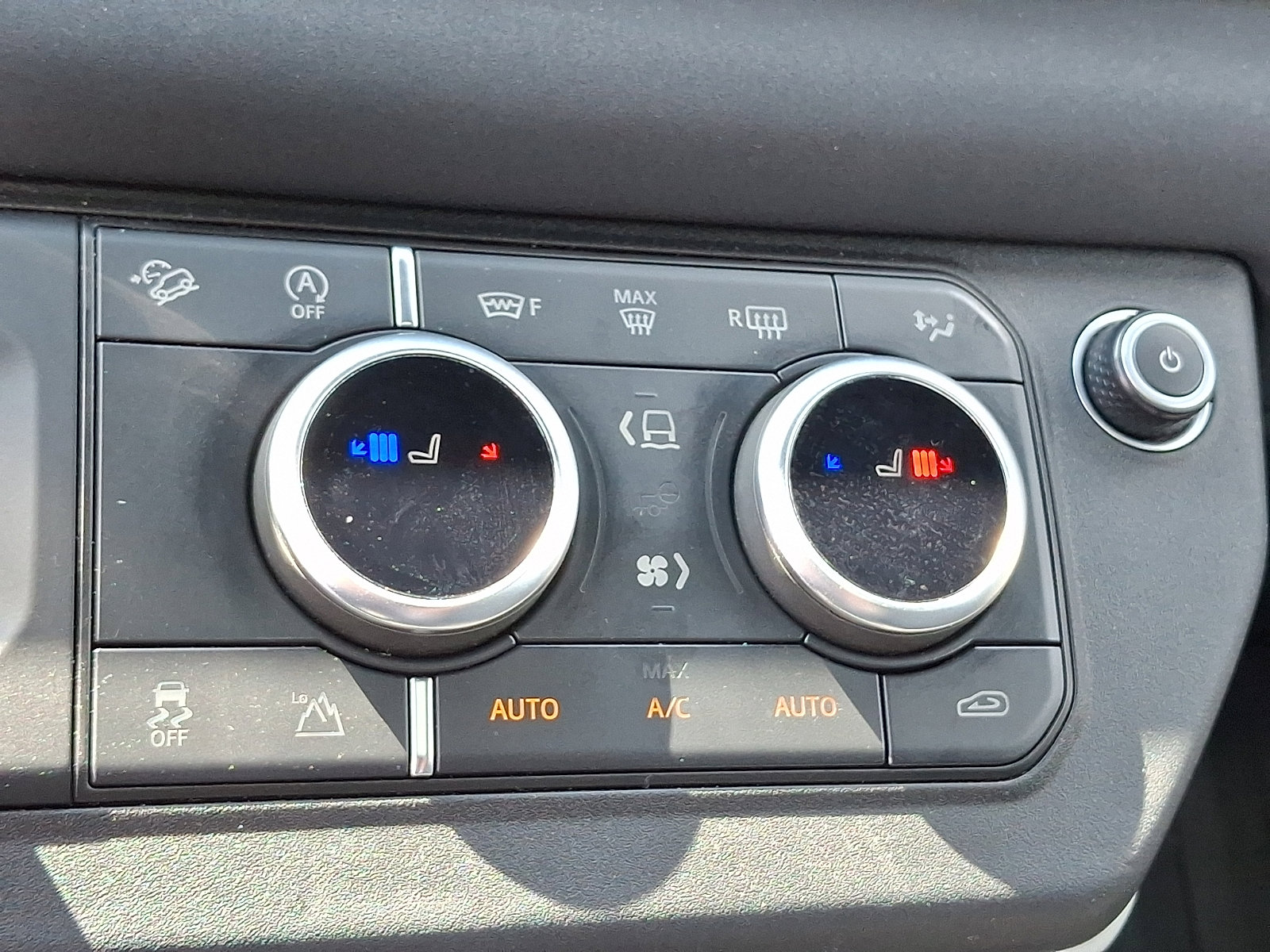 Used 2023 Land Rover Defender 110 X-Dynamic SE image 25