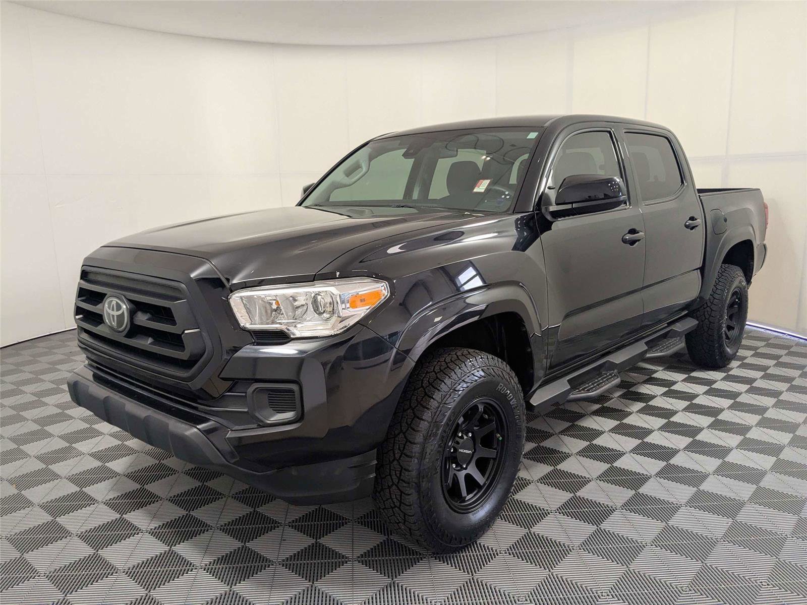 Used 2022 Toyota Tacoma SR RWD image 2