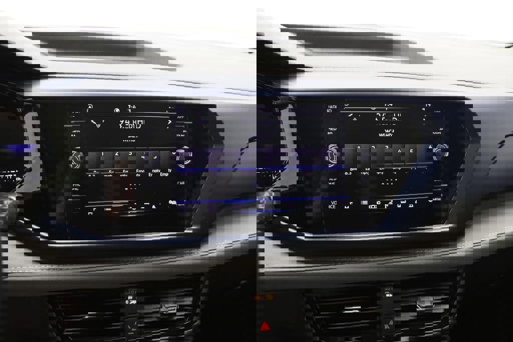 Used 2024 Volkswagen Taos SE image 20