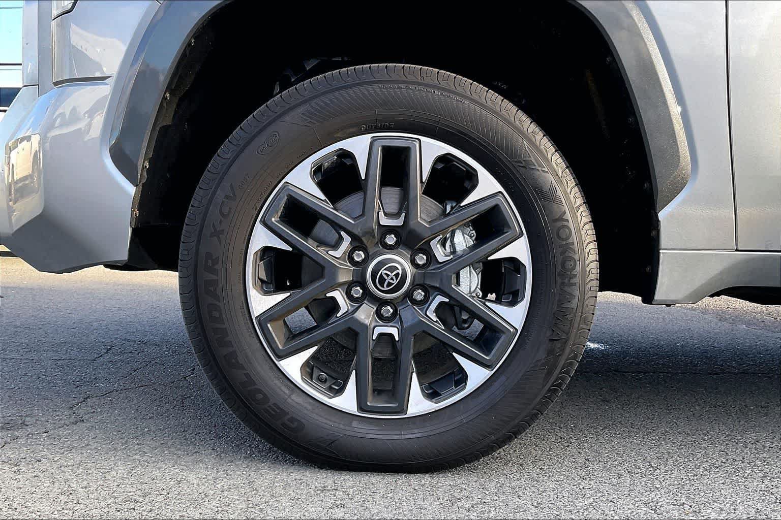 Used 2023 Toyota Tundra Limited AWD/4WD image 8
