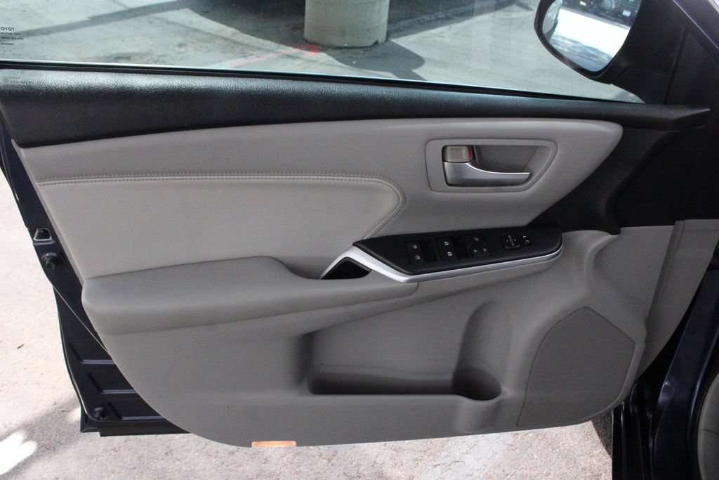 Used 2015 Toyota Camry XLE w/ Moonroof Package FWD image 20