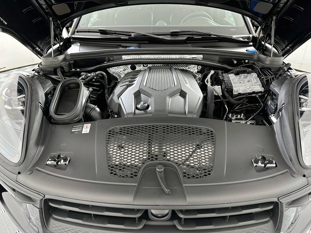 New 2026 Porsche Macan AWD/4WD image 32