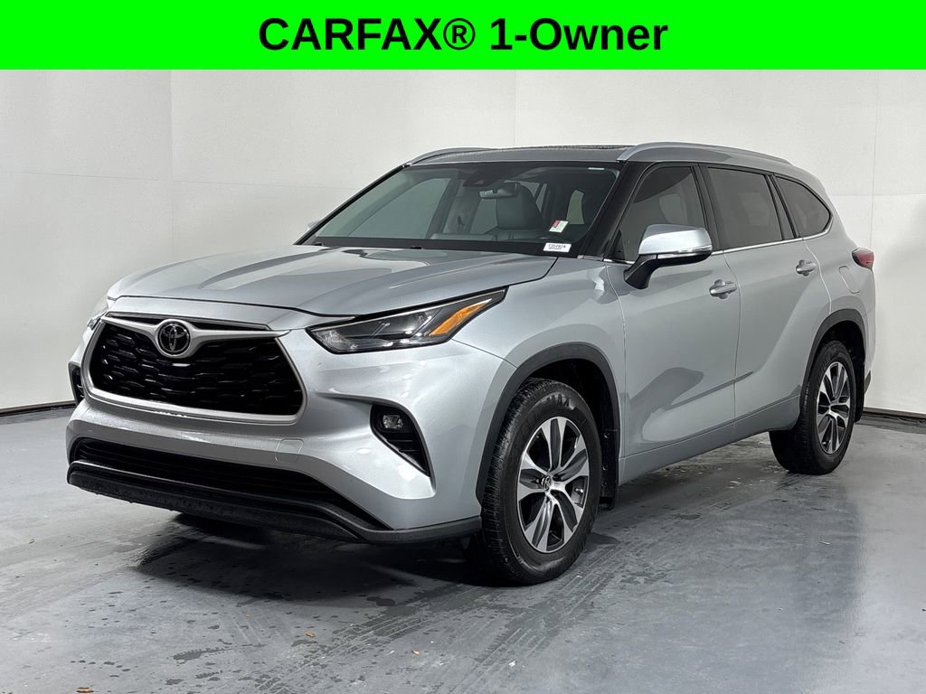 Used 2023 Toyota Highlander XLE image 3