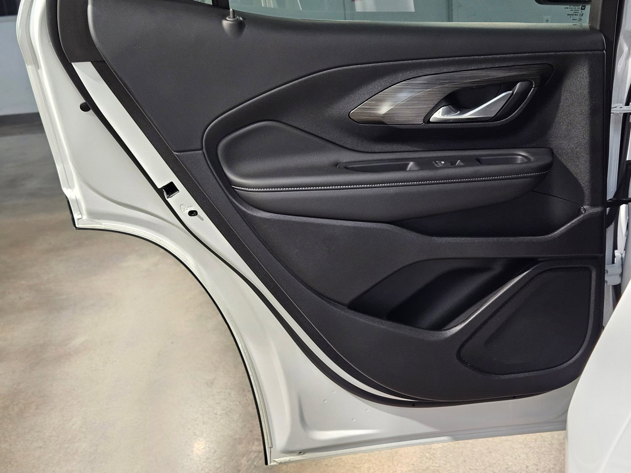 Used 2024 GMC Terrain SLE image 33