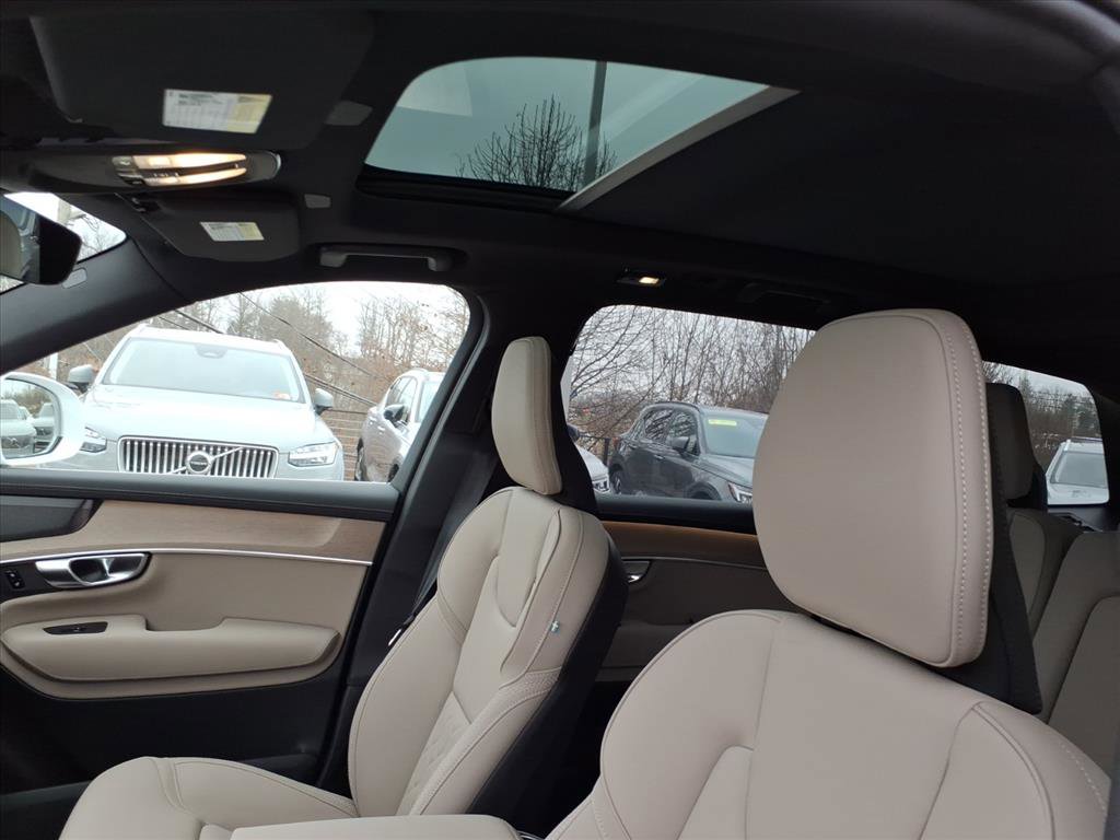 Certified 2026 Volvo XC90 B6 Plus w/ Protection Package Premier AWD/4WD image 11