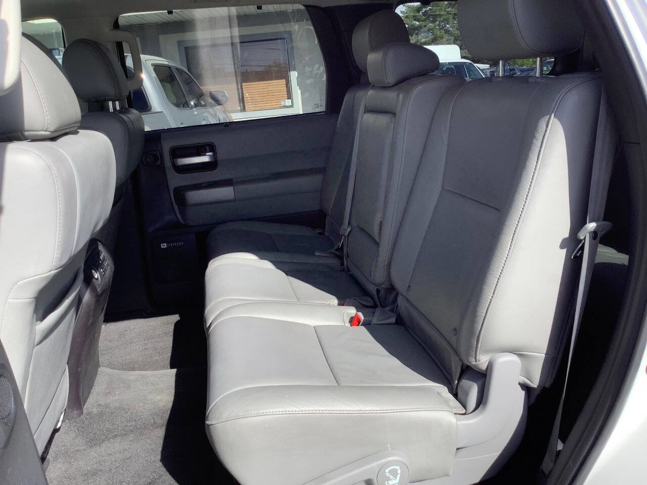 Used 2015 Toyota Sequoia Limited AWD/4WD image 33