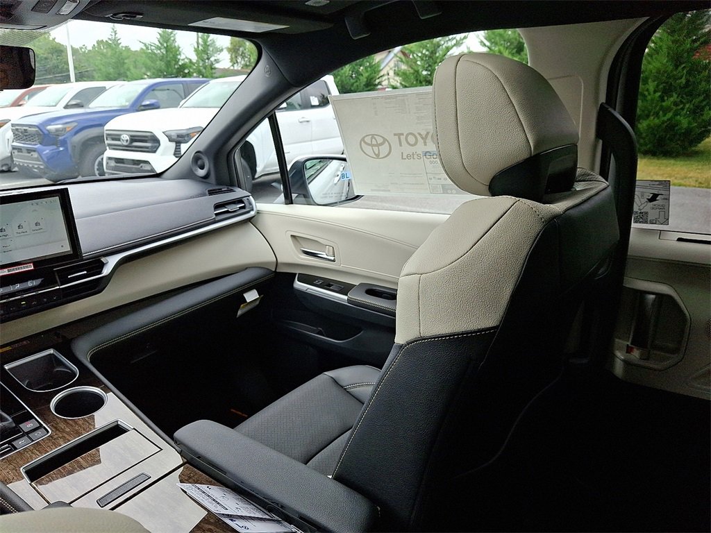 New 2025 Toyota Sienna Limited image 11