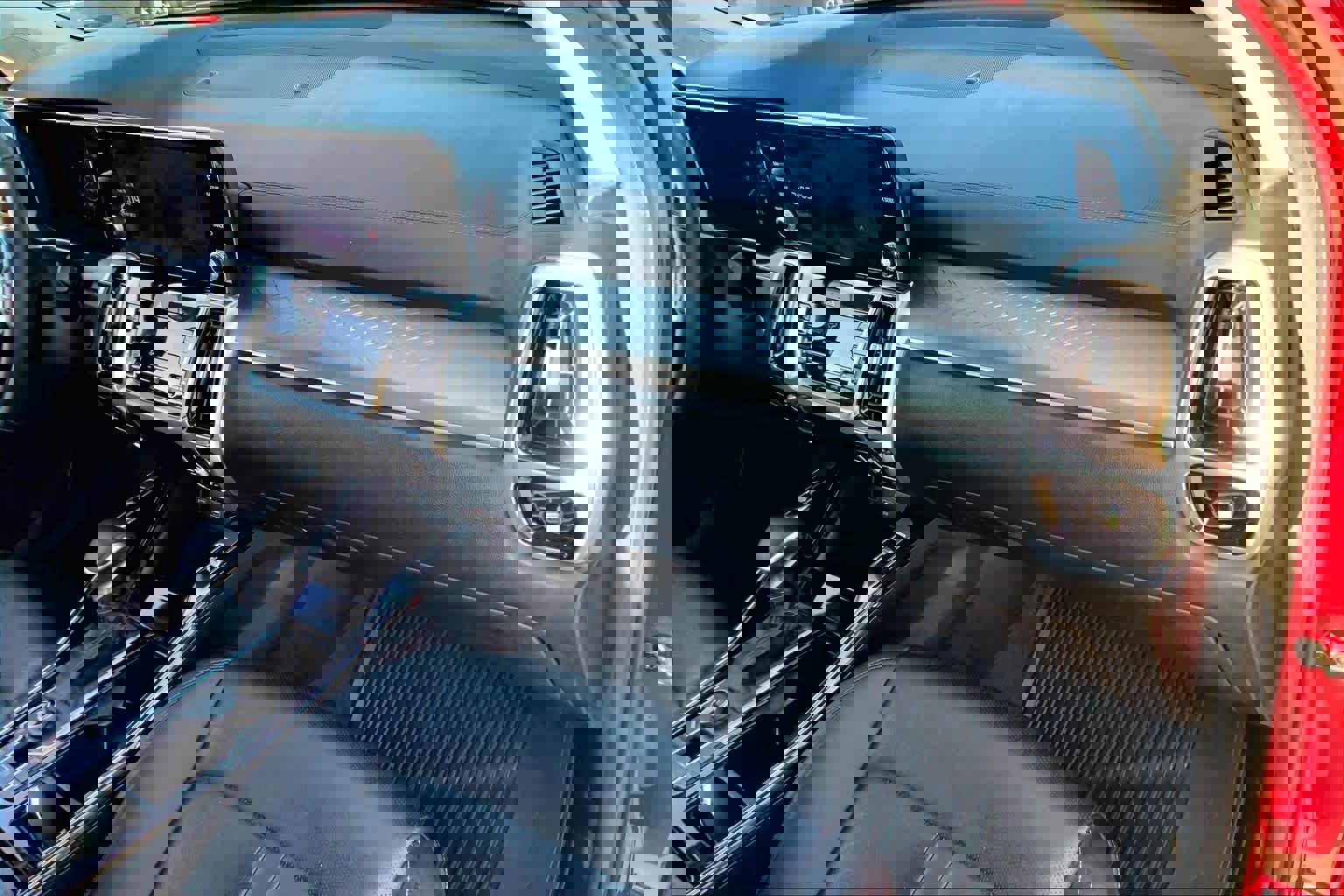 Used 2023 Kia Sorento SX image 18