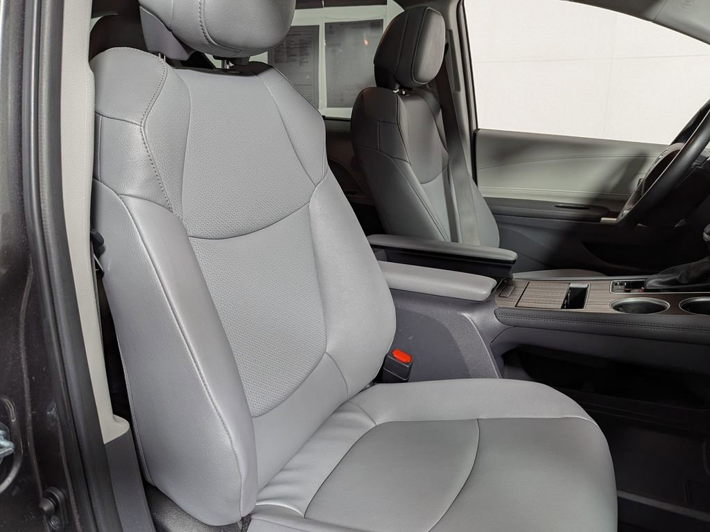 Used 2024 Toyota Sienna XLE image 22