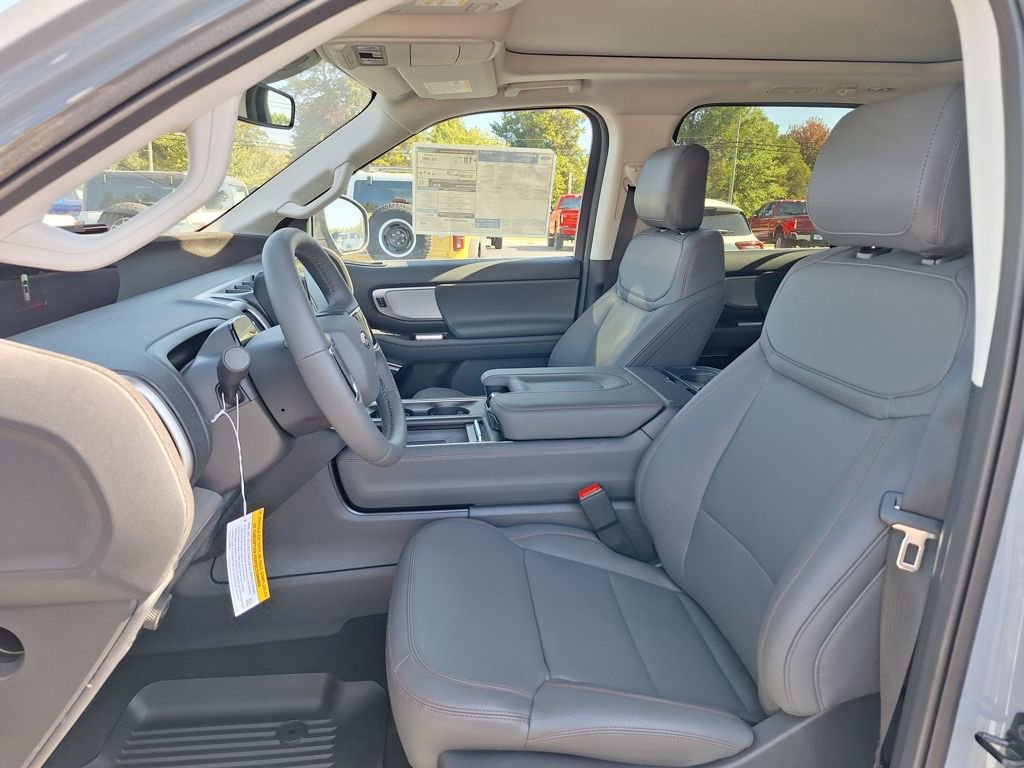 New 2025 Ford Expedition Active image 4