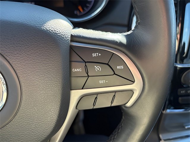Used 2019 Jeep Grand Cherokee Altitude image 11