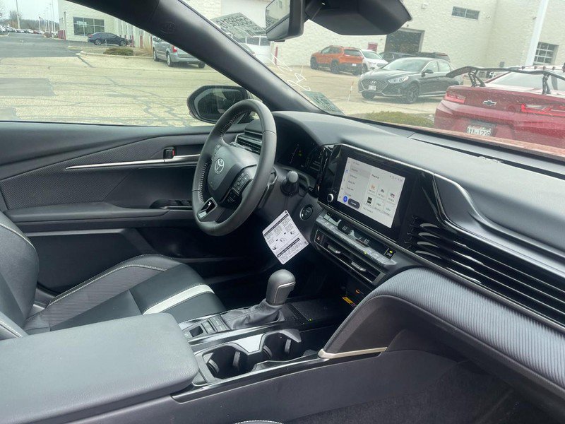 Used 2025 Toyota Camry SE FWD image 2