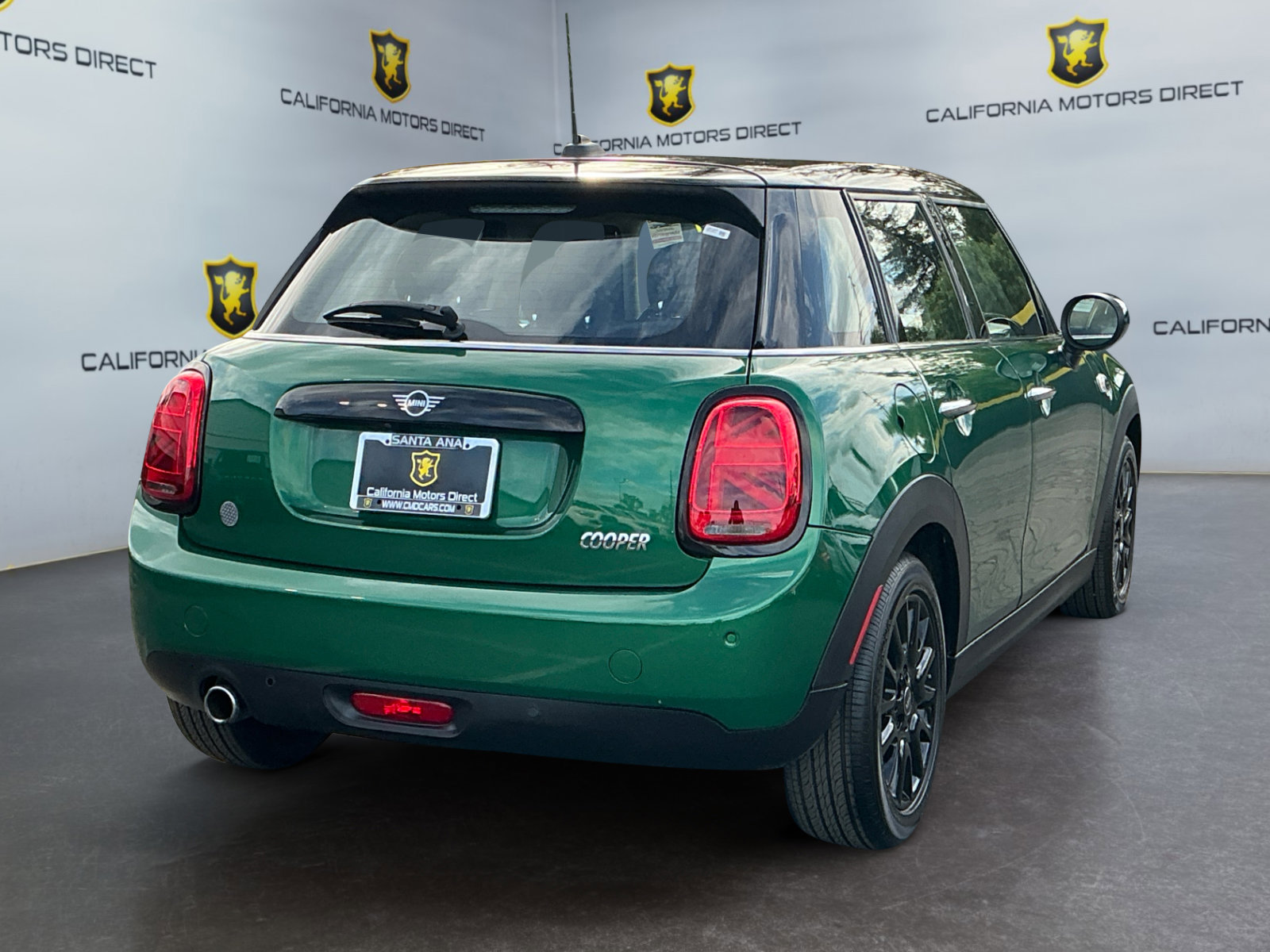 Used 2020 MINI Cooper 4-Door Hardtop FWD image 5