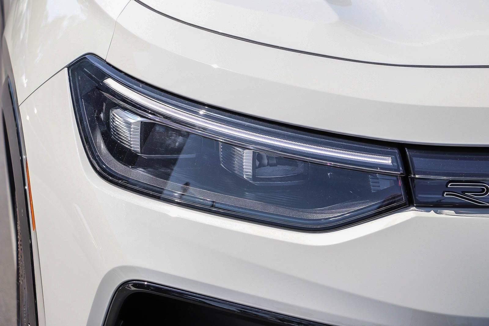 New 2026 Volkswagen Tiguan SE R-Line FWD image 4