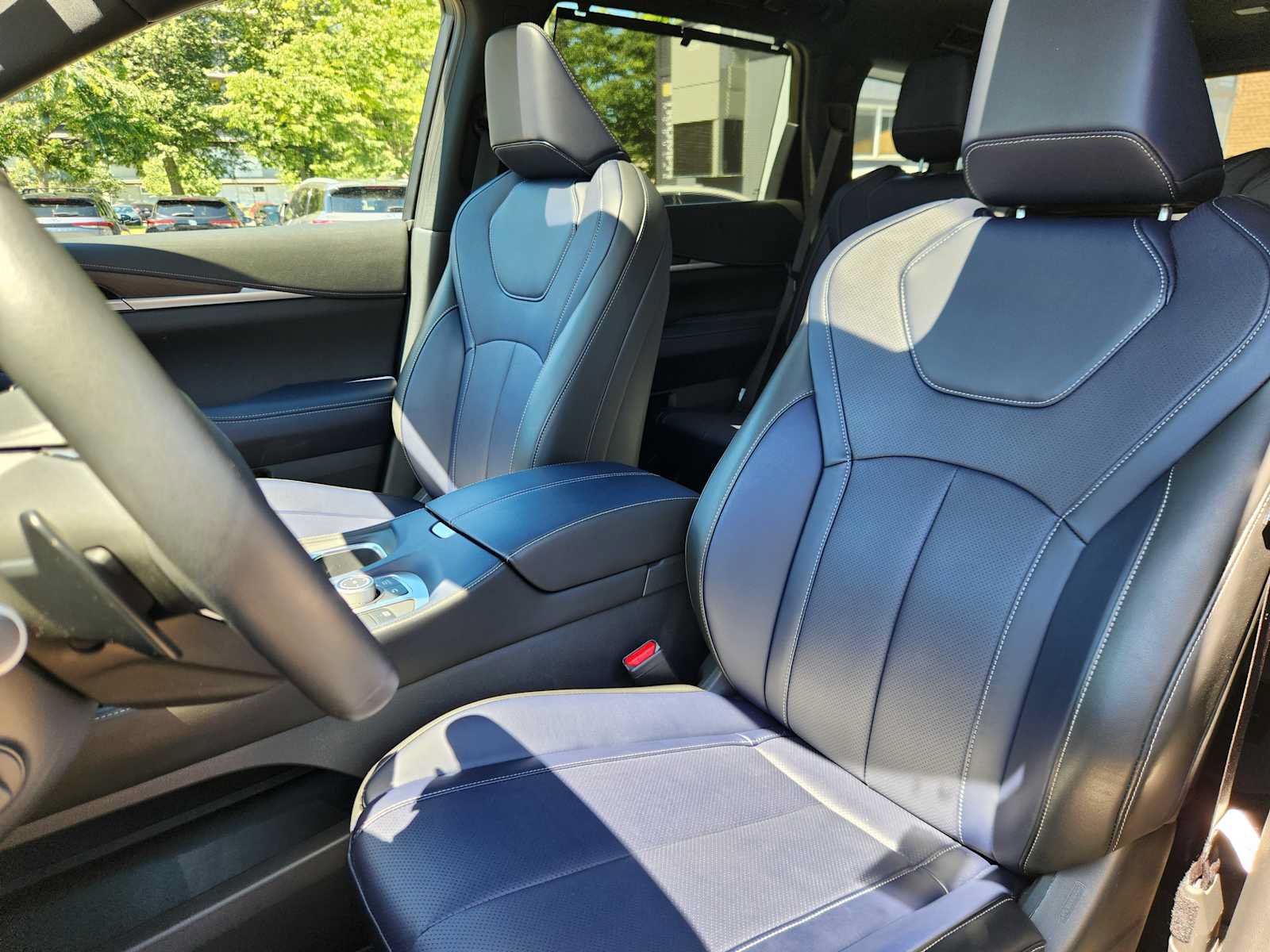 Certified 2026 INFINITI QX60 Sport w/ Dark Cargo Package AWD/4WD image 7