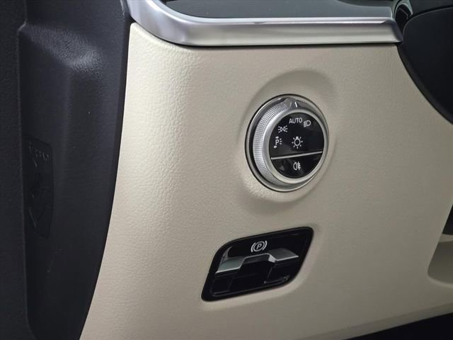 New 2026 Mercedes-Benz C 300 4MATIC Sedan image 18