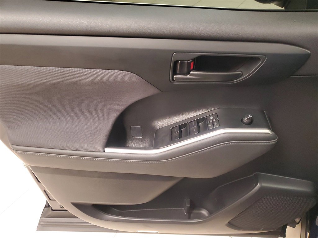 Certified 2024 Toyota Highlander LE image 21