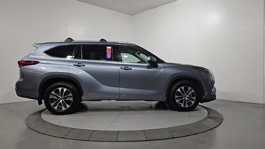 Used 2020 Toyota Highlander XLE AWD/4WD image 7