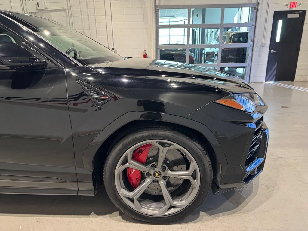 Used 2020 Lamborghini Urus AWD/4WD image 9