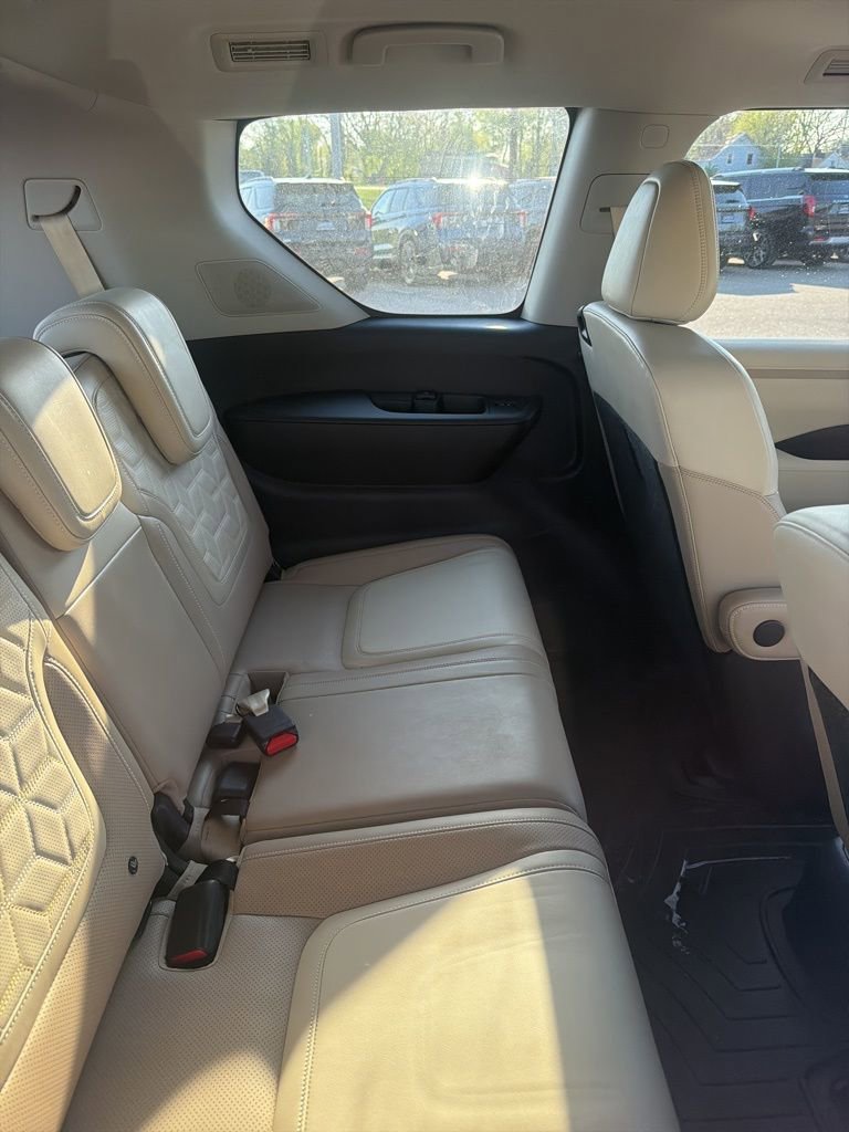 Used 2025 Nissan Armada Platinum image 10