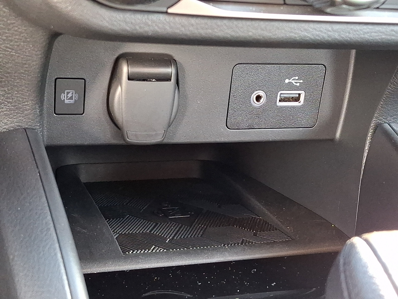 Certified 2025 Nissan Versa SV w/ Trunk Package FWD image 24