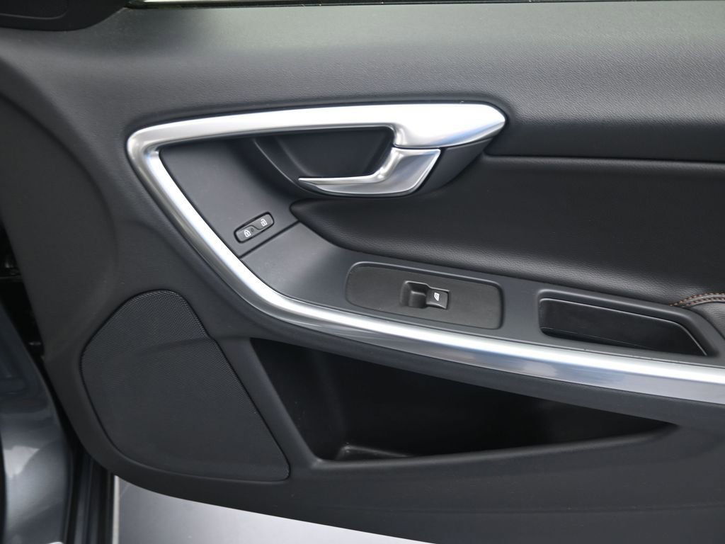 Used 2017 Volvo S60 T5 Cross Country Platinum image 20