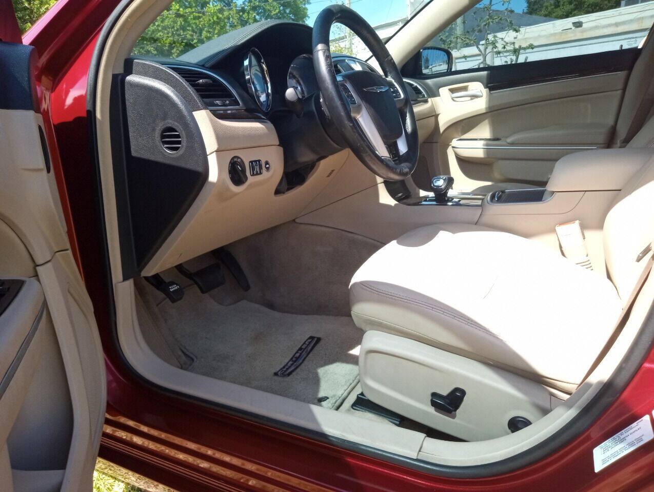 Used 2013 Chrysler 300 RWD image 15
