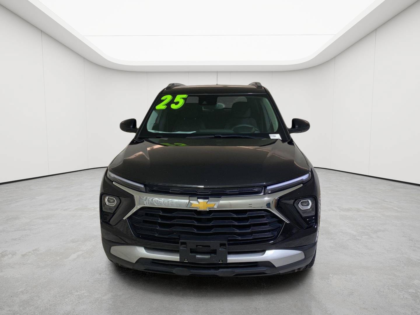 Used 2025 Chevrolet TrailBlazer LT AWD/4WD image 2