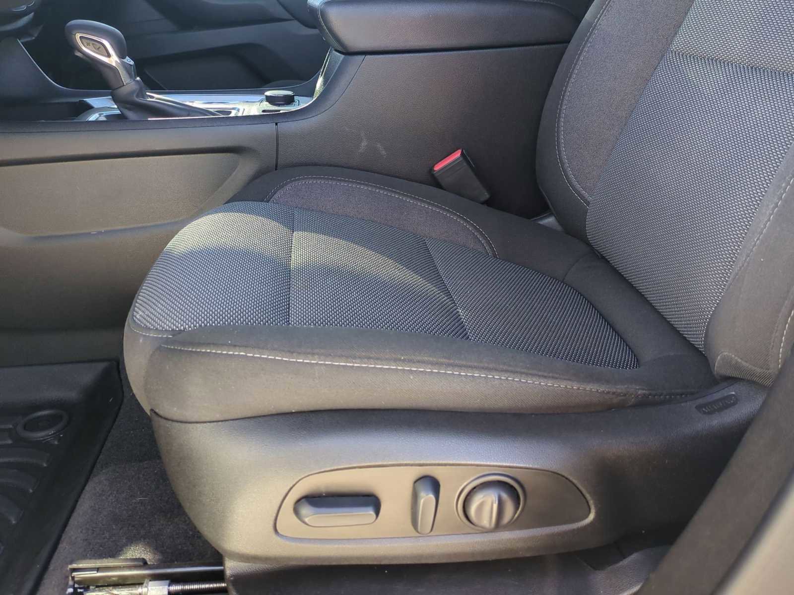 Used 2023 Chevrolet Traverse LT image 19