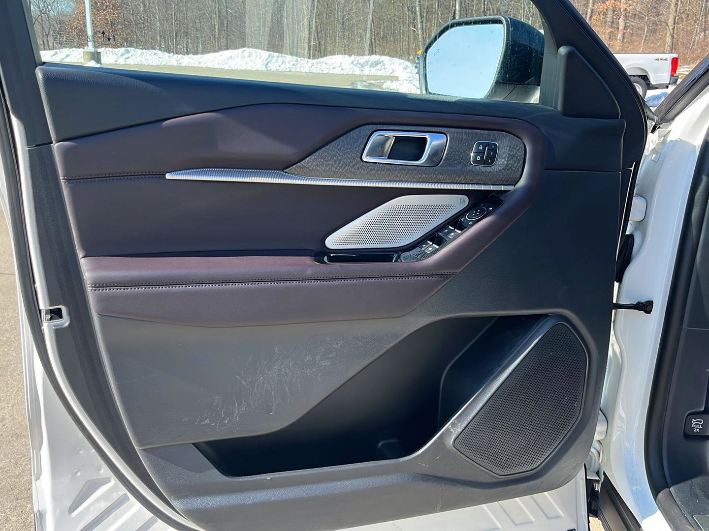 Used 2025 Ford Explorer Platinum image 9